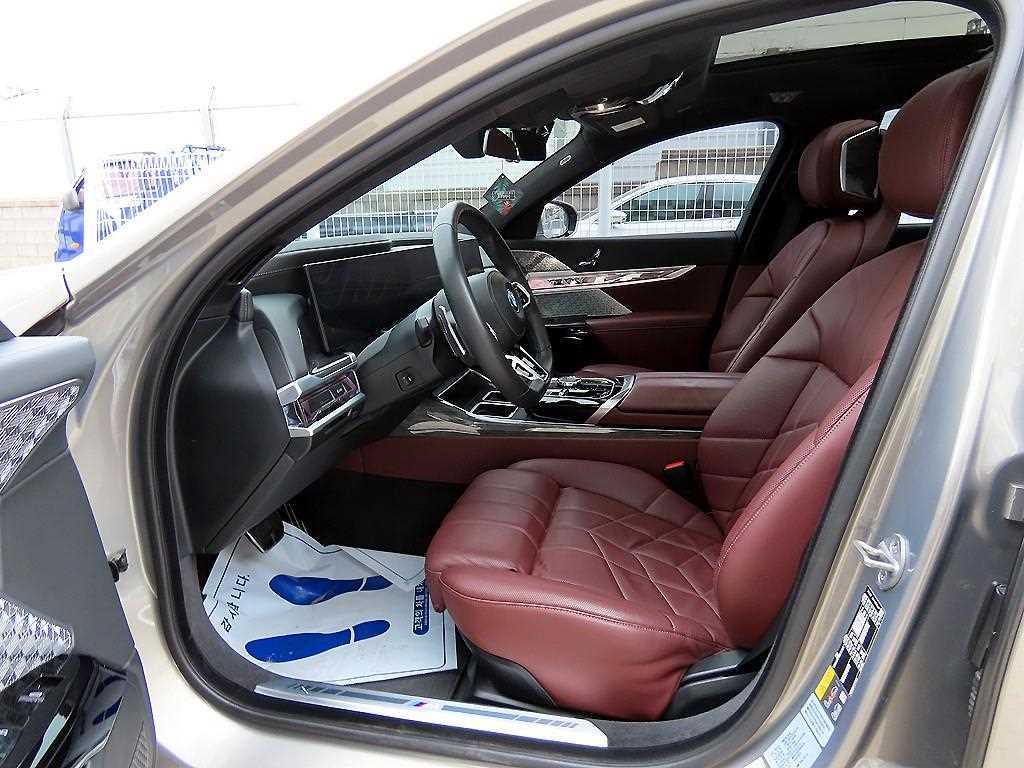 BMW 7 Series - Vista 5