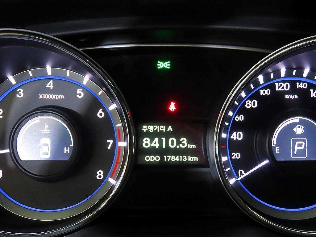 HYUNDAI Sonata - Vista 9