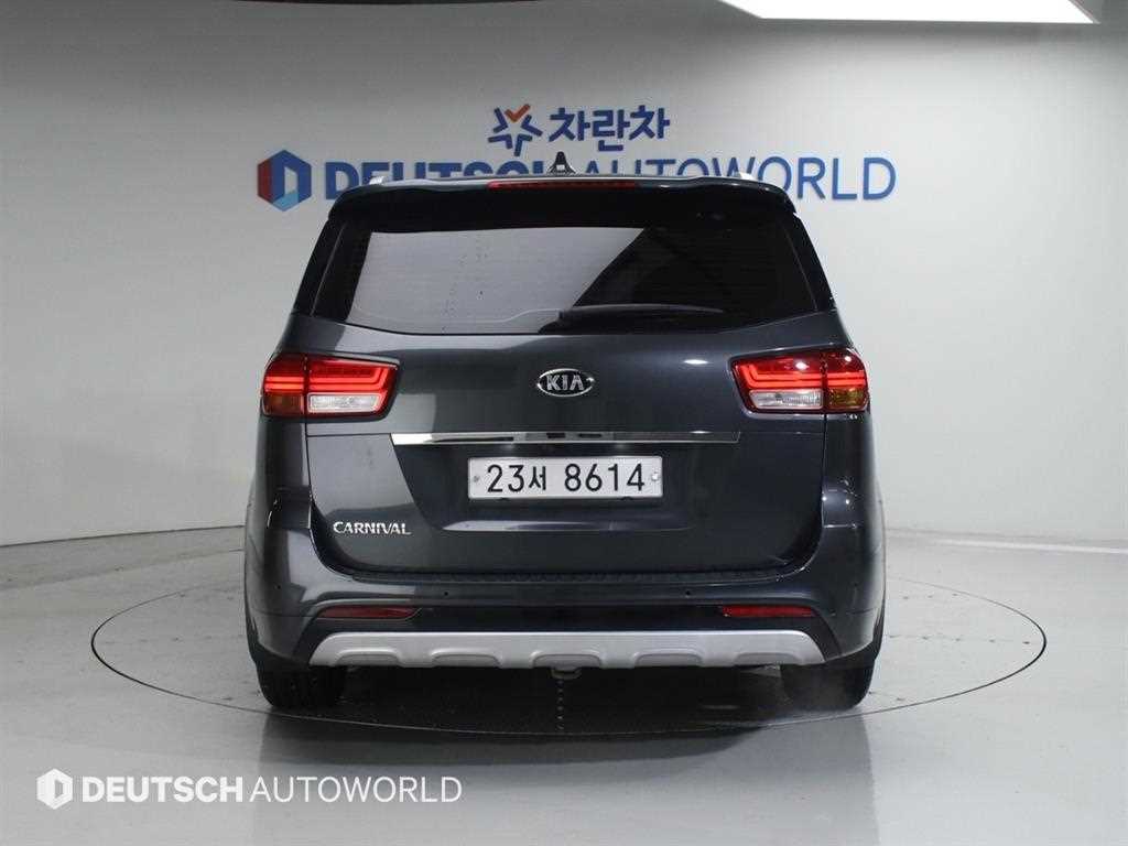 KIA Carnival - Vista 4