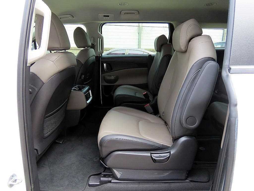 KIA Carnival - Vista 6