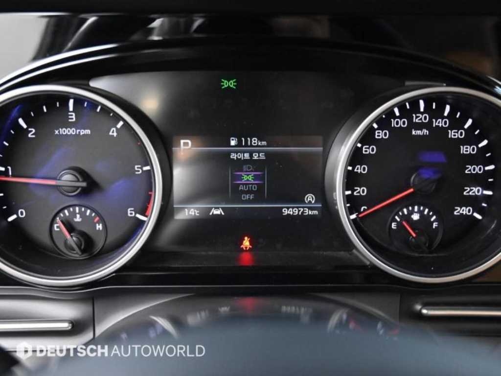 KIA Carnival - Vista 8