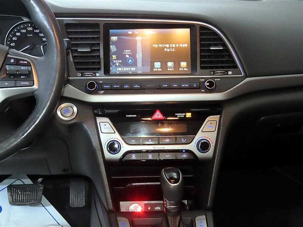 HYUNDAI Avante - Vista 11