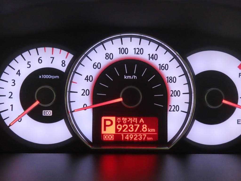 KIA Carens - Vista 8