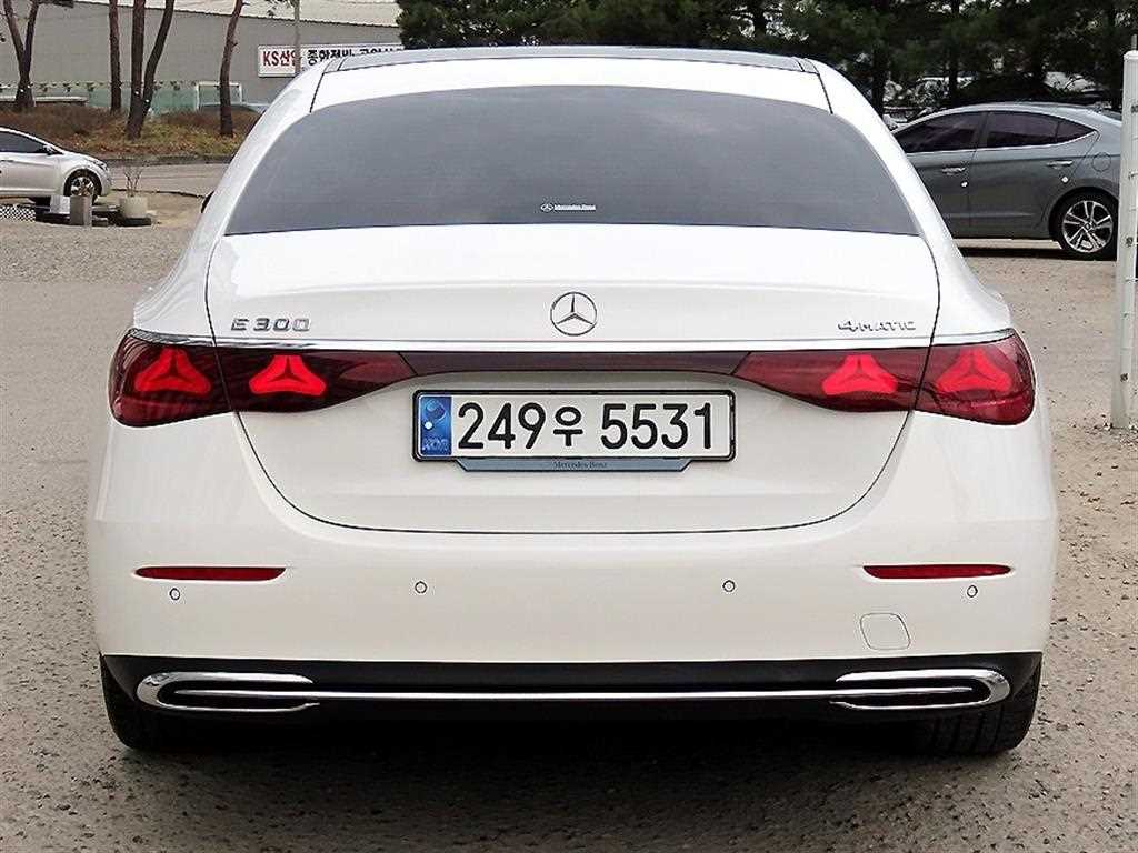 Mercedes Benz E class - Vista 4