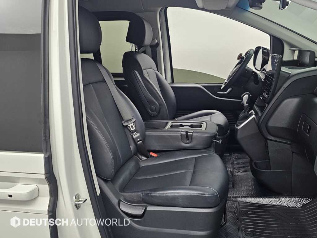 HYUNDAI Staria - Vista 10