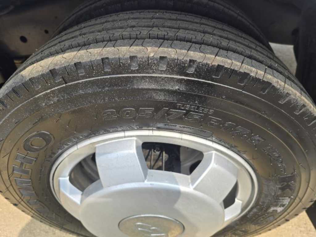 medium and large bus Hyundai bus - Vista 7