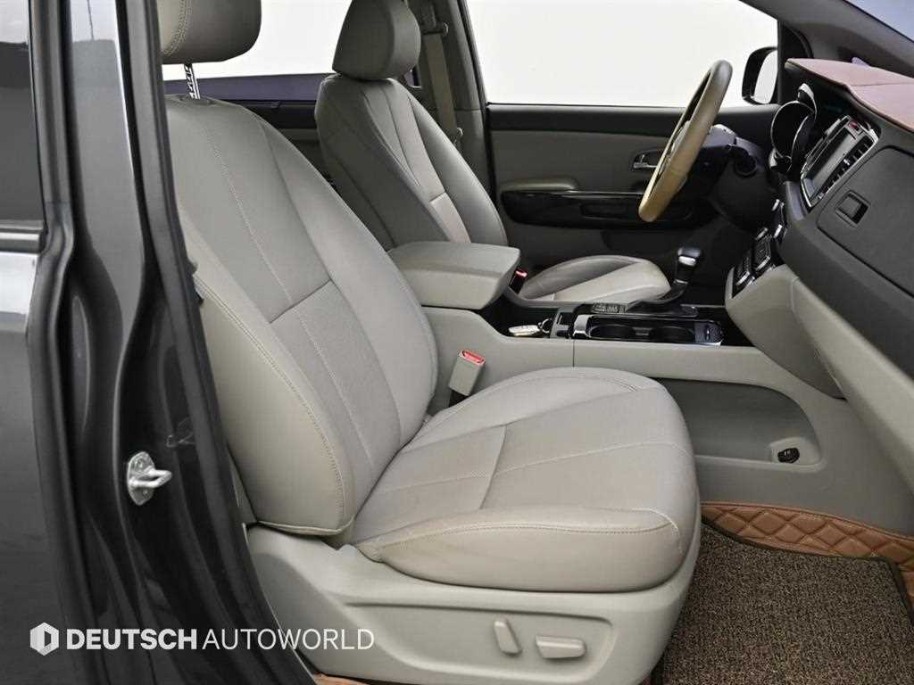 KIA Carnival - Vista 11