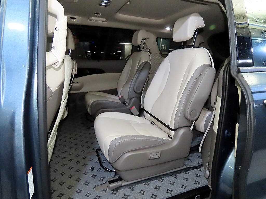 KIA Carnival - Vista 7