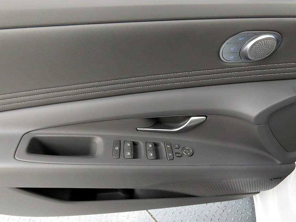 HYUNDAI Avante - Vista 11