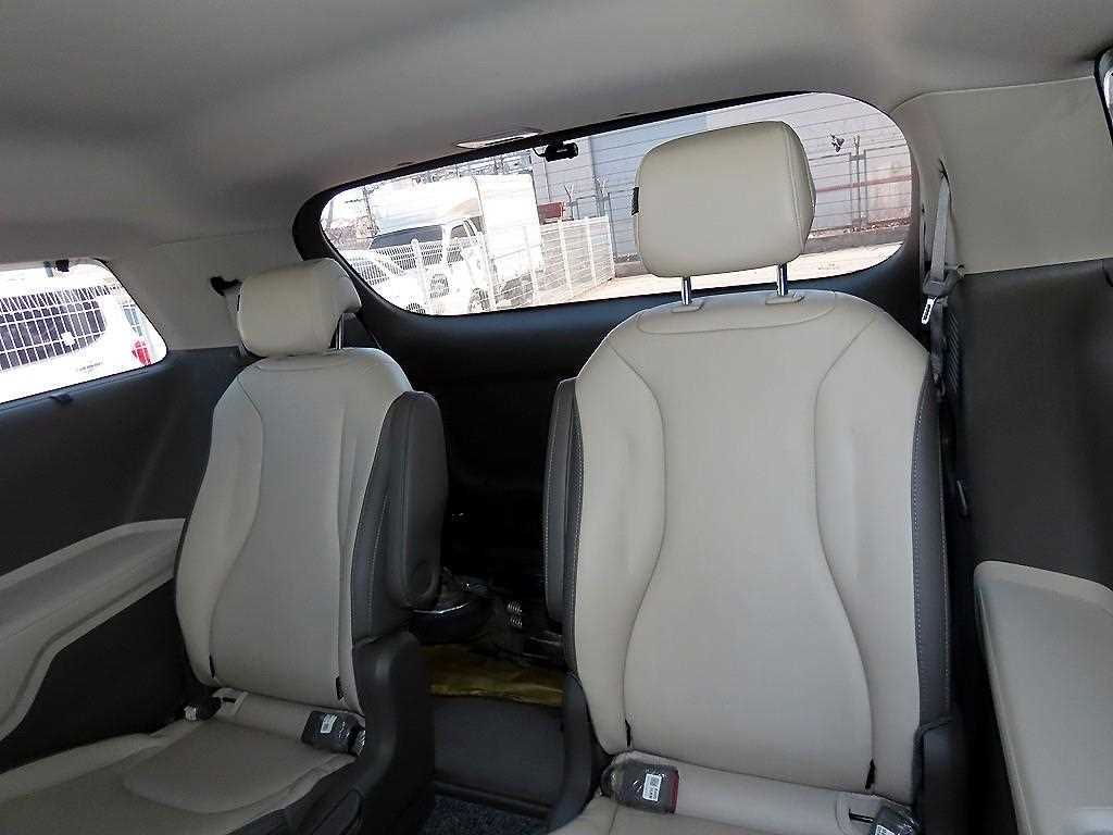 KIA Carnival - Vista 7