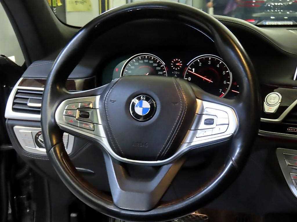 BMW 7 Series - Vista 8