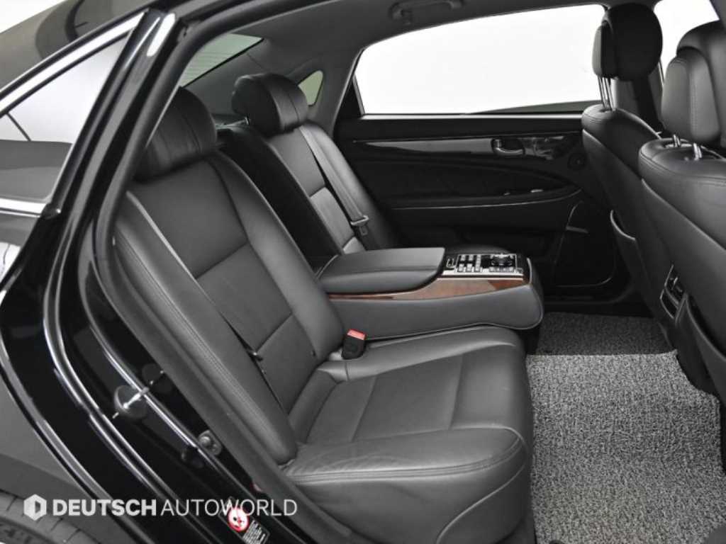 HYUNDAI Equus - Vista 12