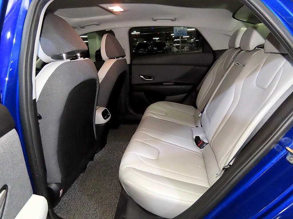 HYUNDAI Avante - Vista 7