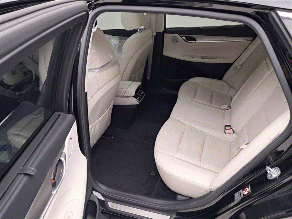 HYUNDAI Grandeur - Vista 12