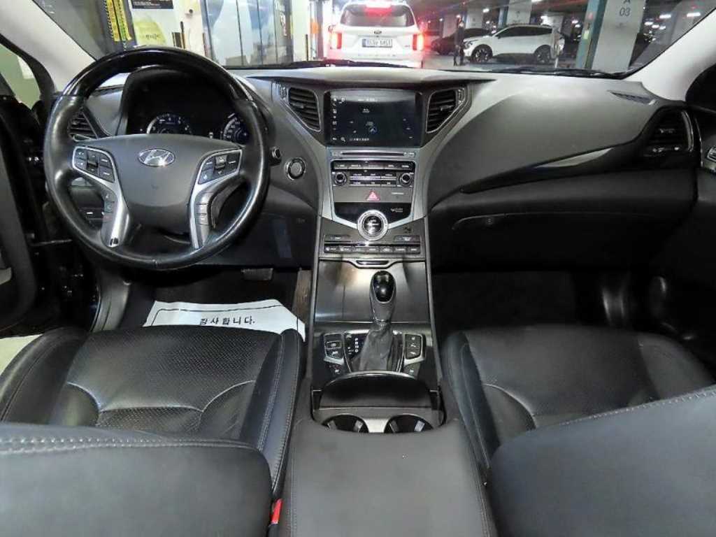 HYUNDAI Grandeur - Vista 10