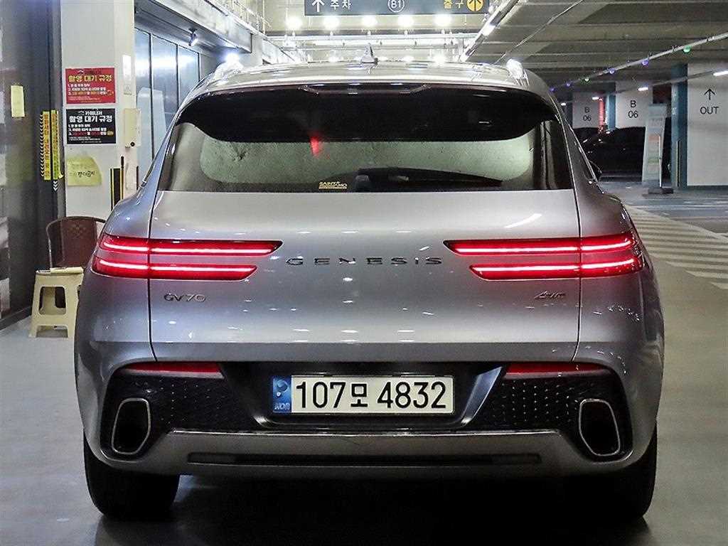 Genesis GV70 - Vista 5