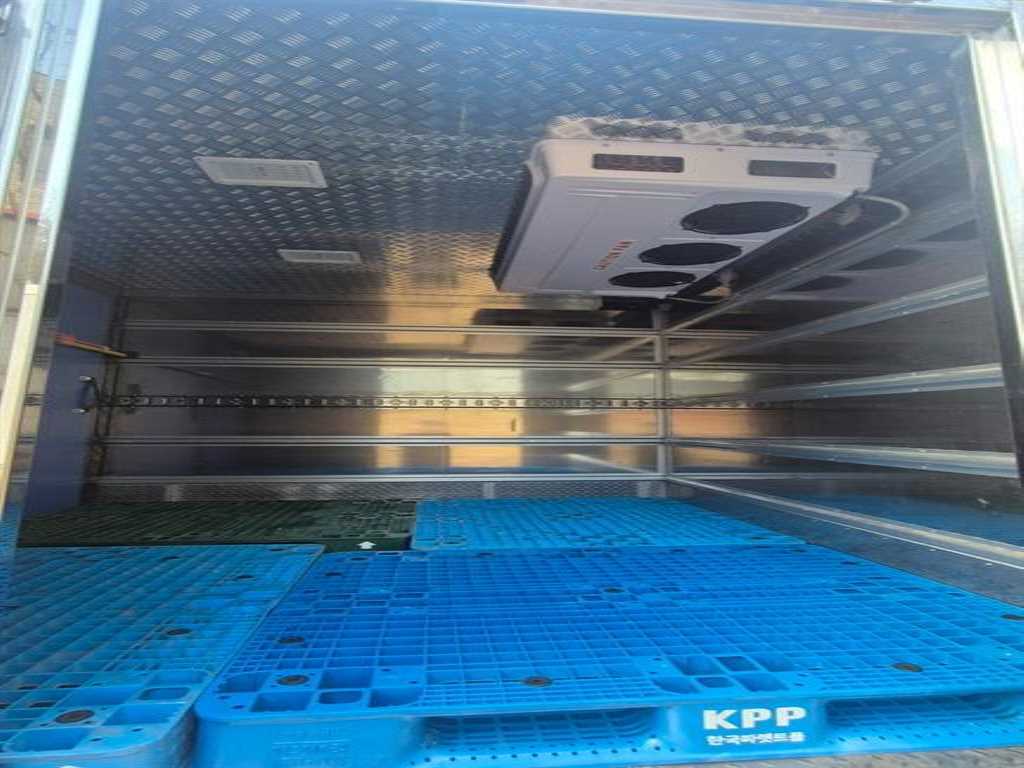 medium and large cargo truck - Vista 2