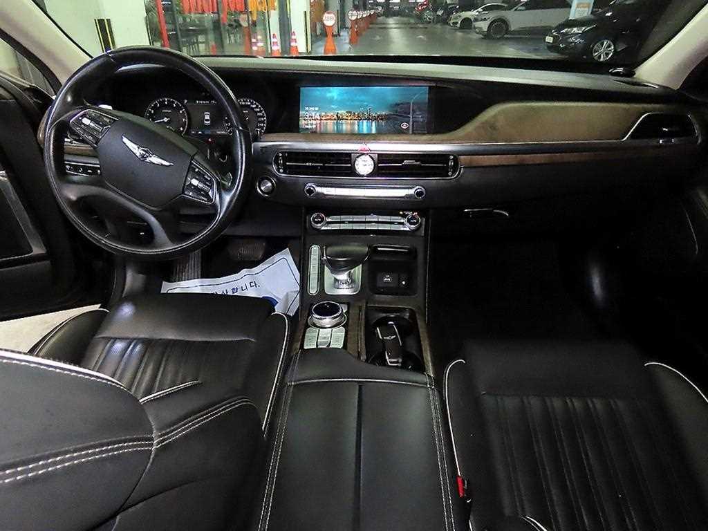 Genesis G90 - Vista 10