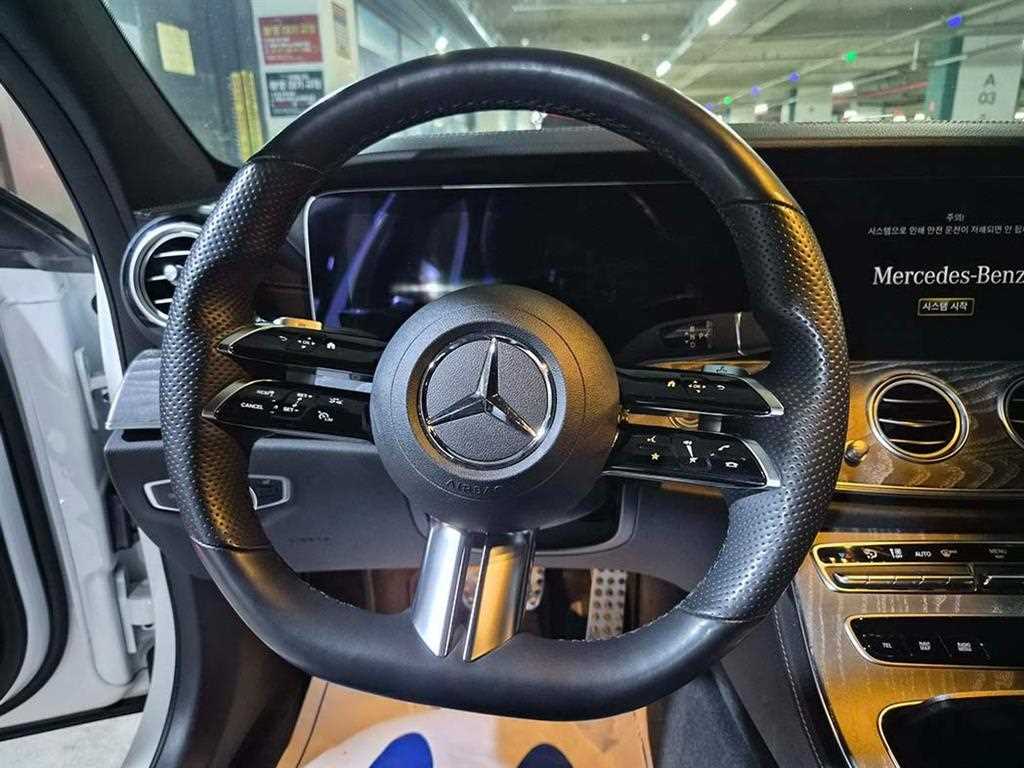 Mercedes Benz E class - Vista 8