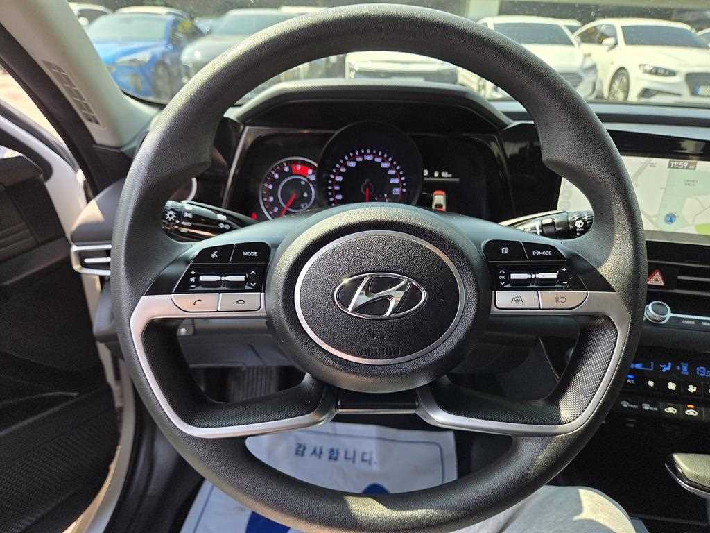 HYUNDAI Avante - Vista 10