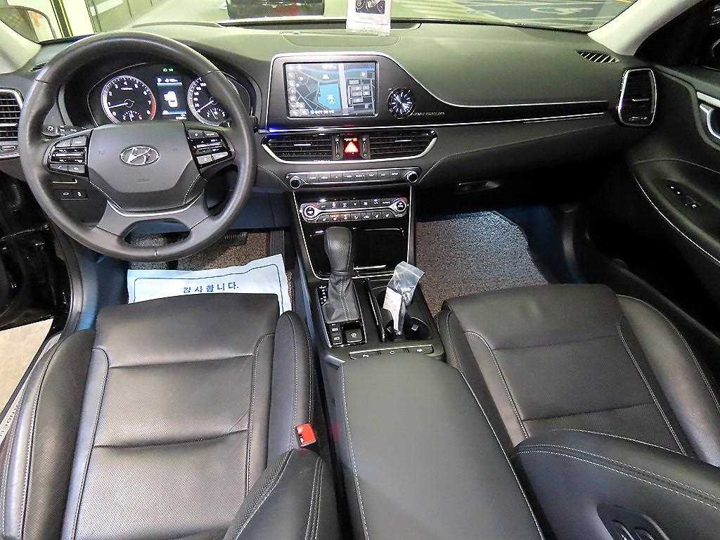 HYUNDAI Grandeur - Vista 10