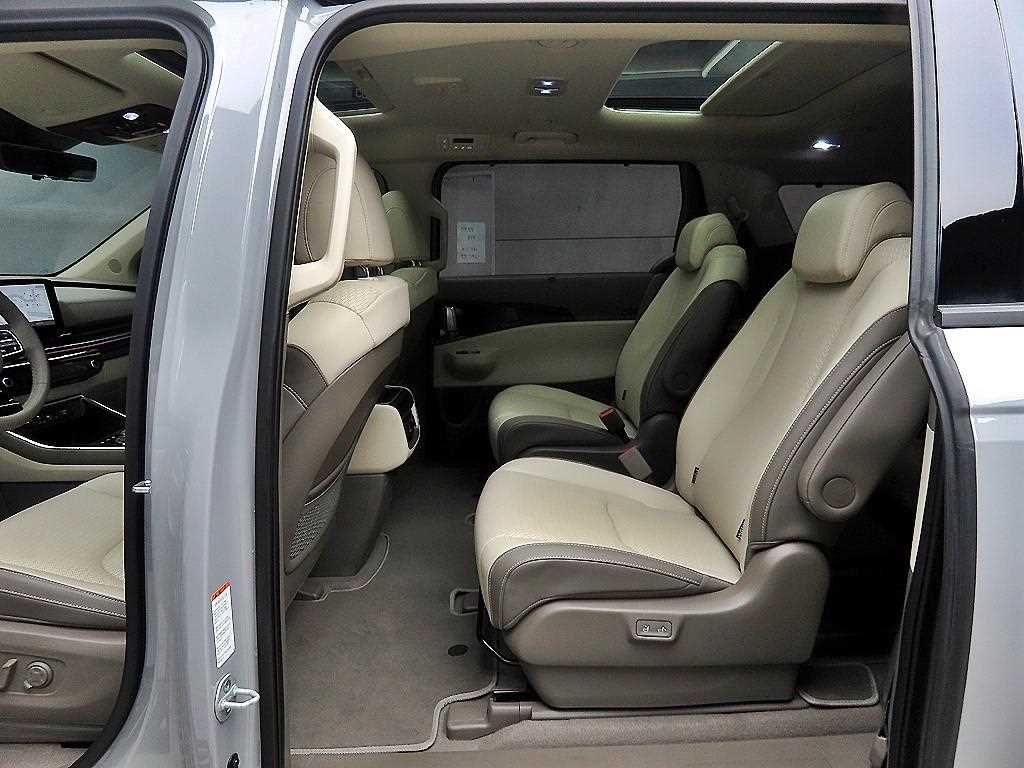 KIA Carnival - Vista 6