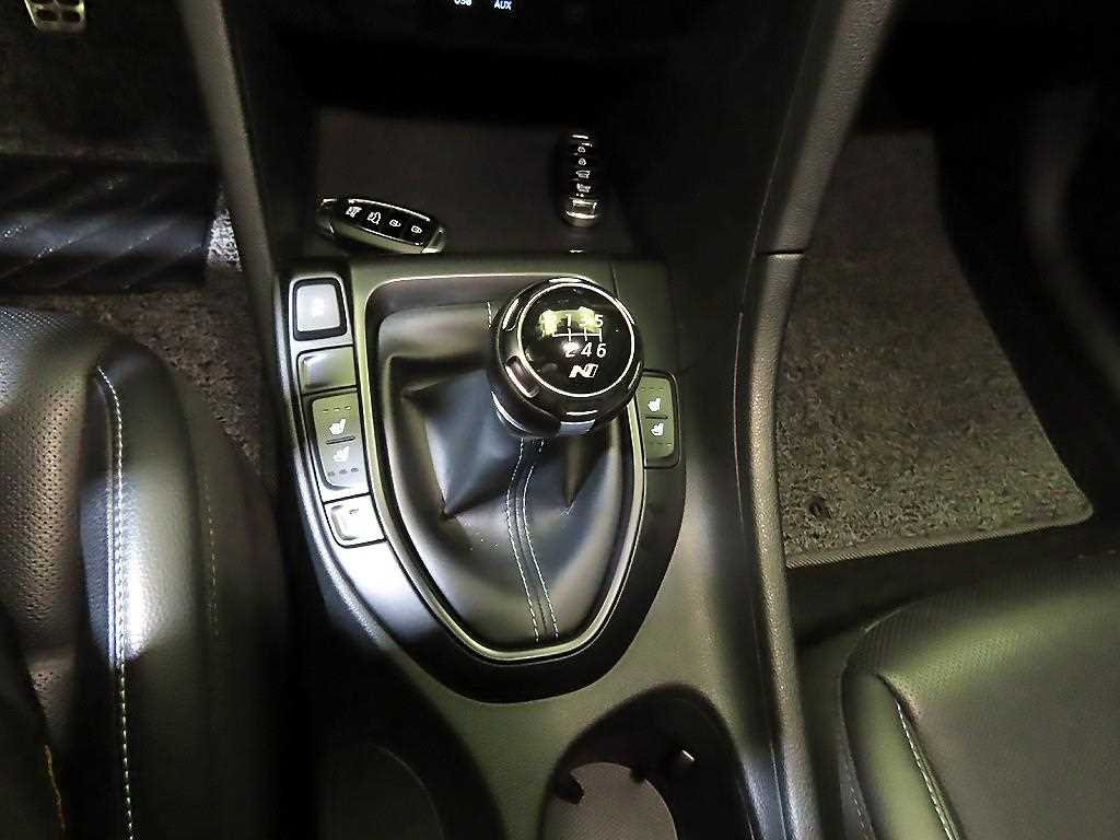 HYUNDAI Veloster - Vista 11