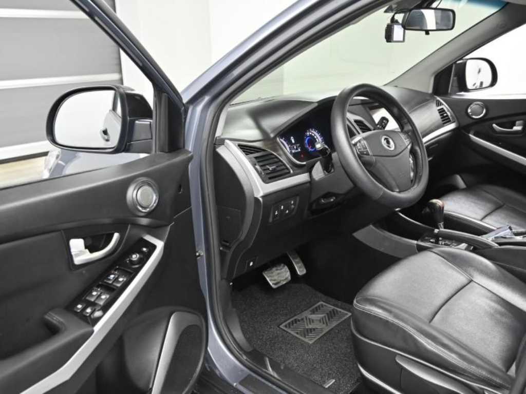 Ssangyong Korando - Vista 11