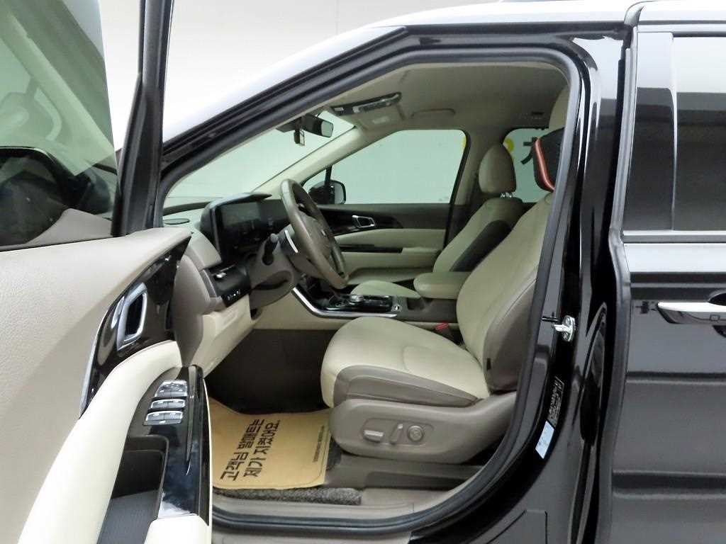 KIA Carnival - Vista 11