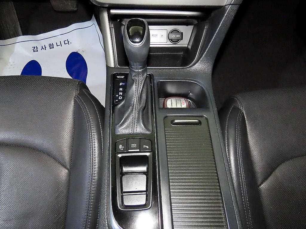 HYUNDAI Sonata - Vista 12