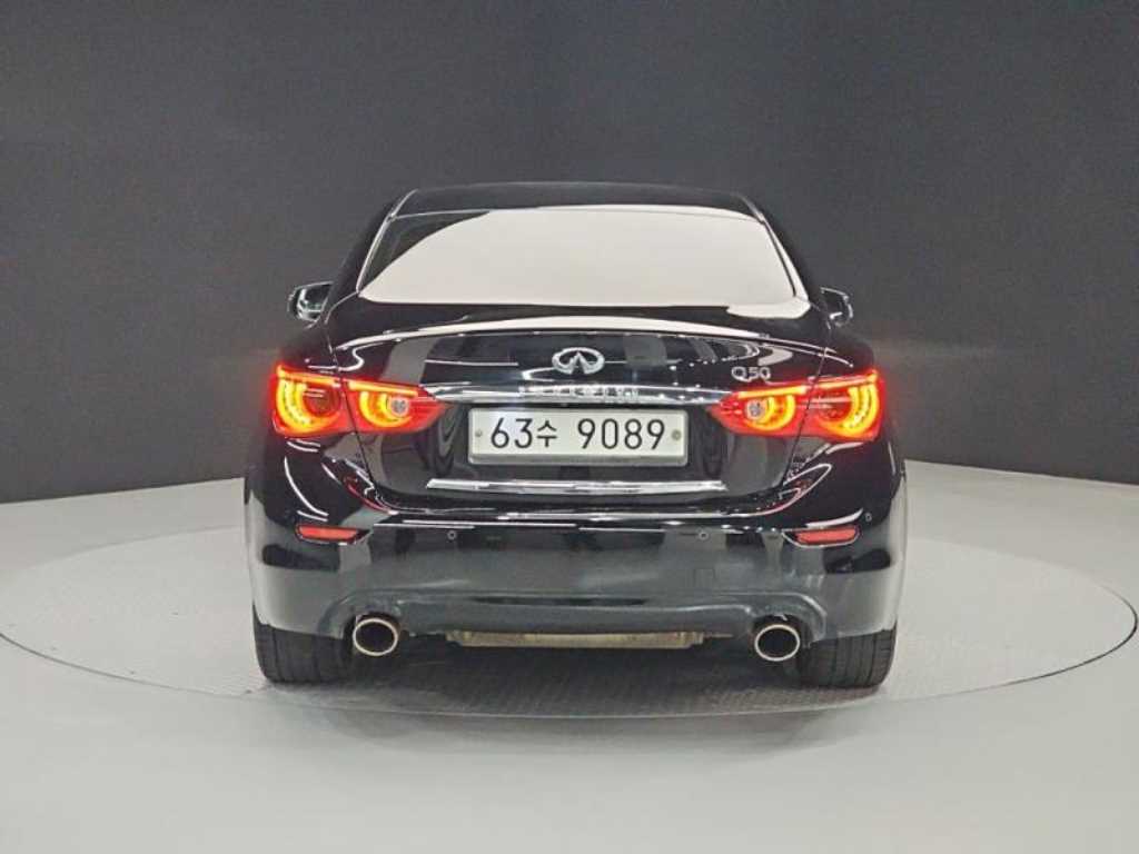 Infiniti Q - Vista 3