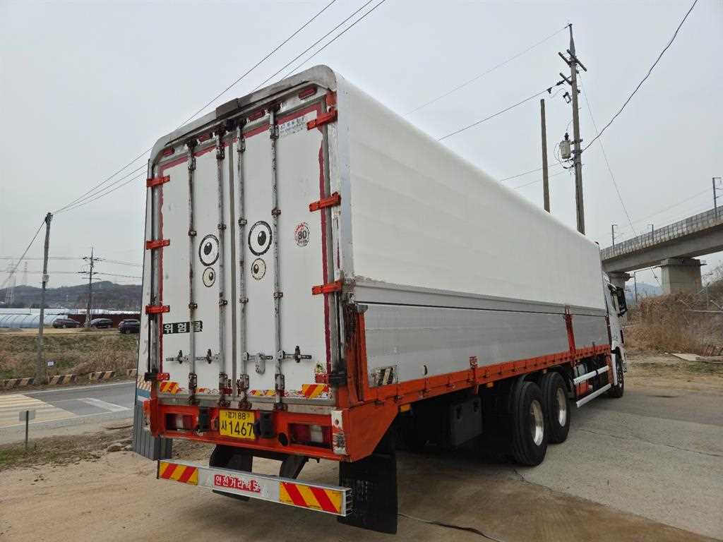 medium and large cargo truck - Vista 6