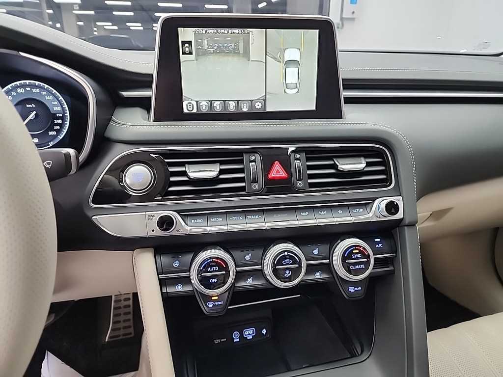 Genesis G70 - Vista 11