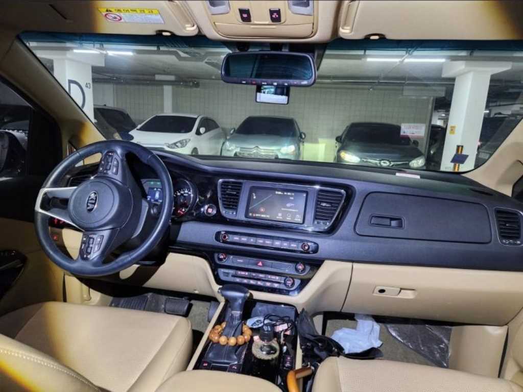 KIA Carnival - Vista 6