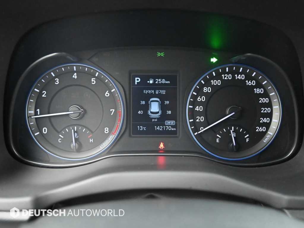 HYUNDAI Kona - Vista 8