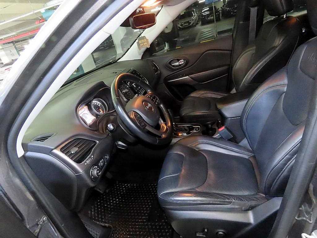 Jeep Cherokee - Vista 6