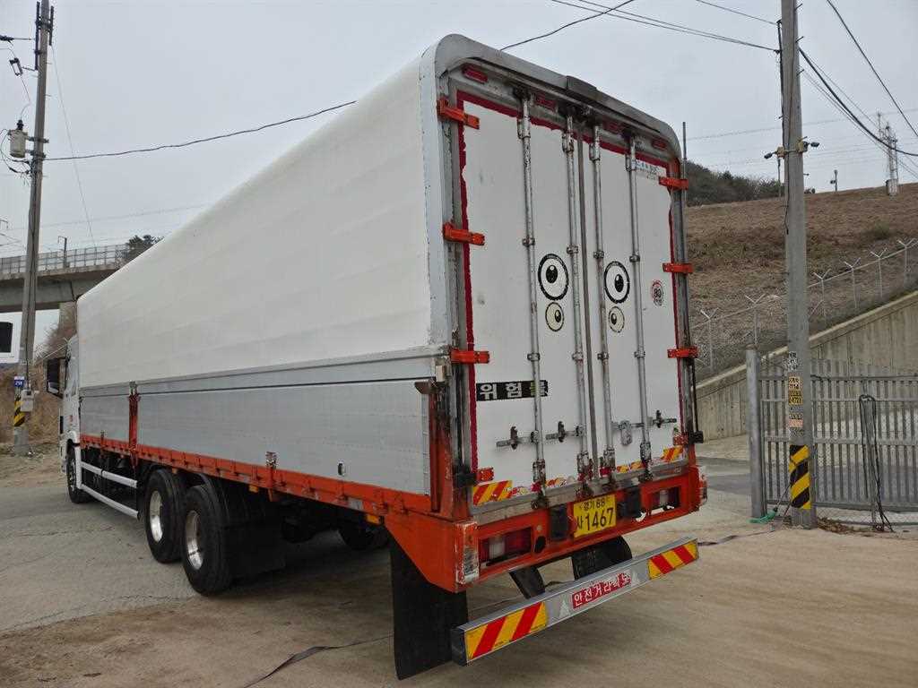 medium and large cargo truck - Vista 5