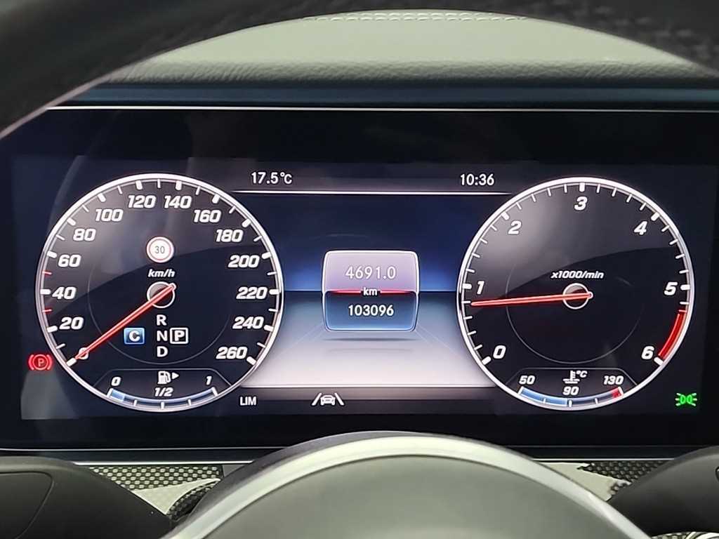 Mercedes Benz CLS Class - Vista 6