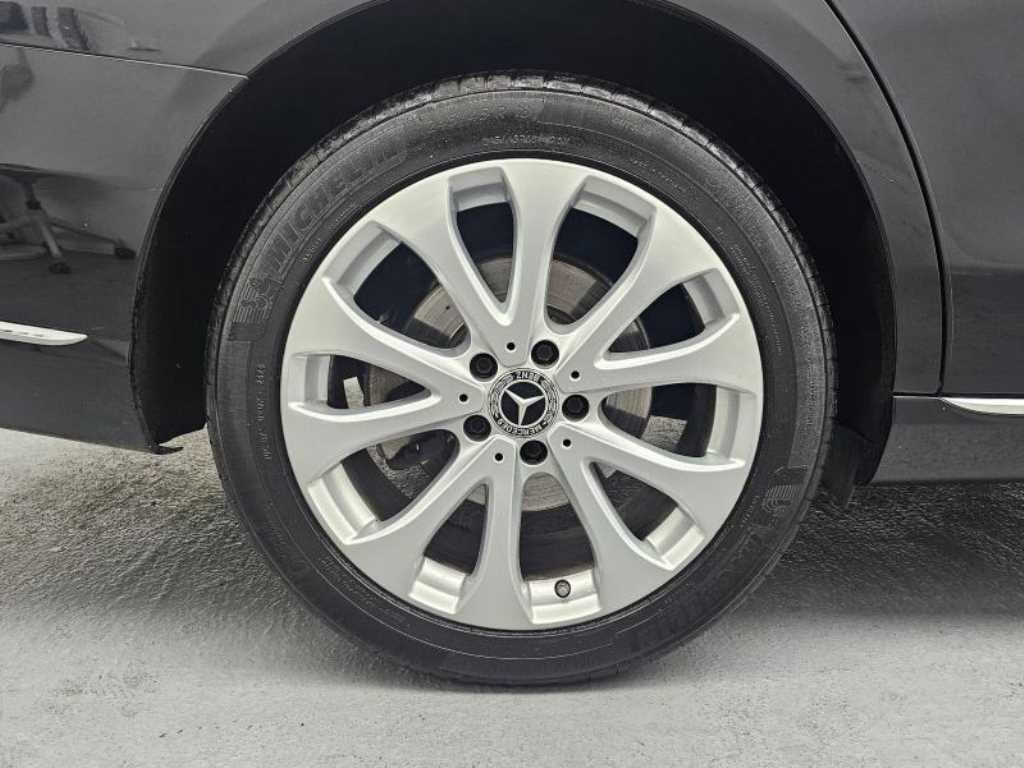 Mercedes Benz E class - Vista 5