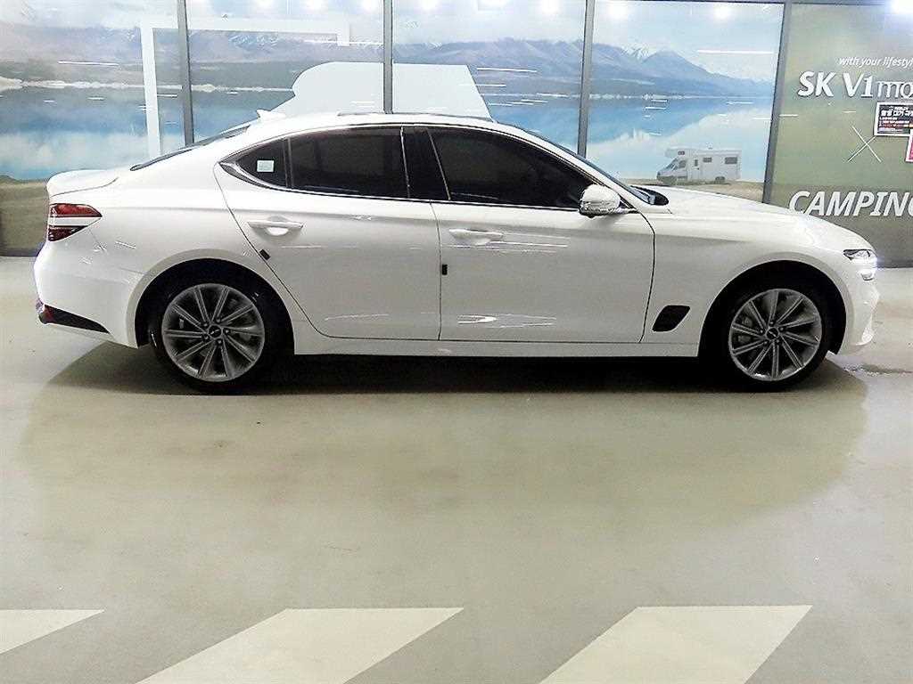 Genesis G70 - Vista 3