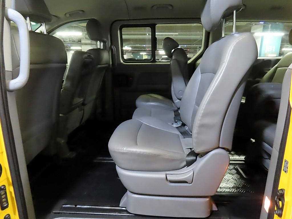HYUNDAI Starex - Vista 7