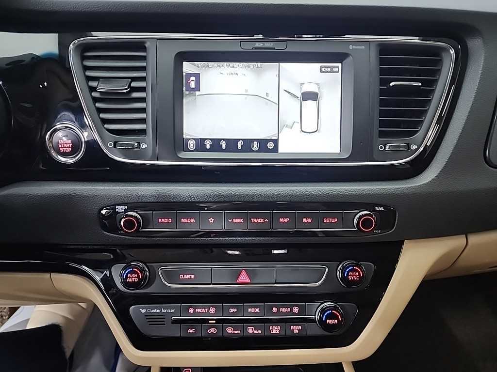 KIA Carnival - Vista 10