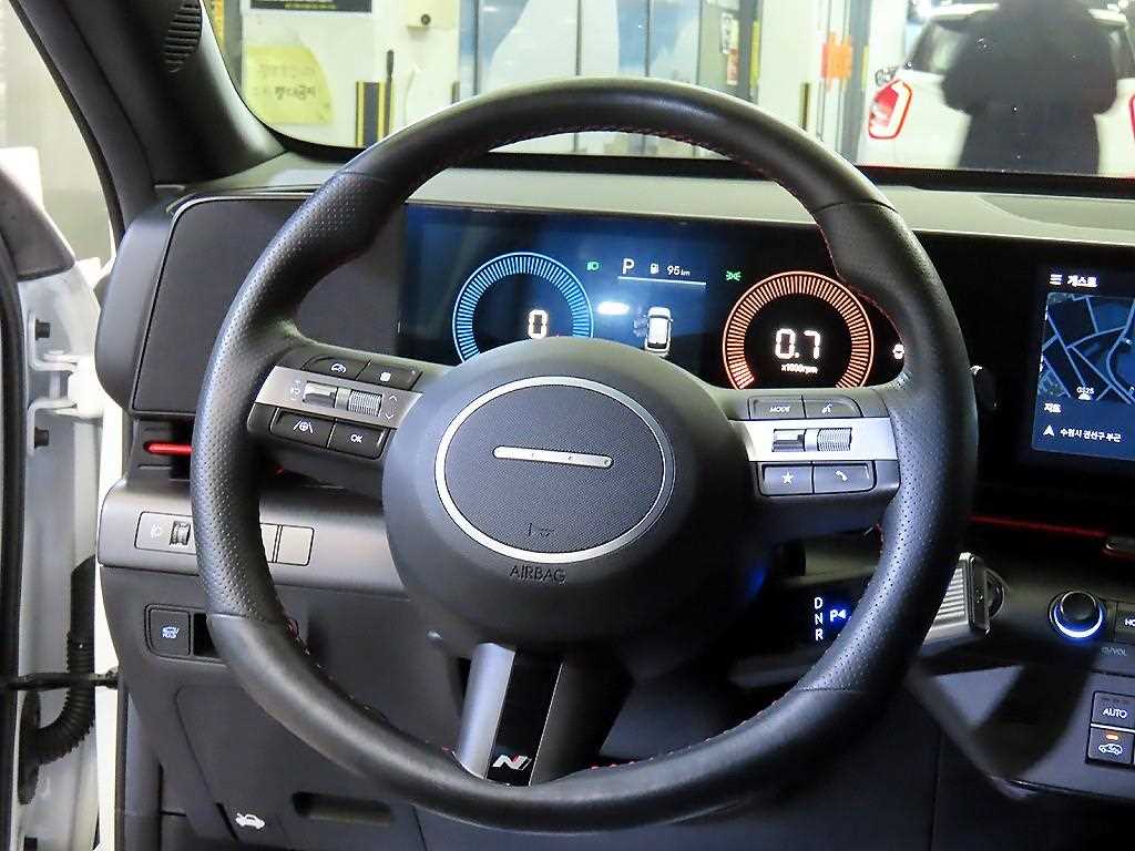 HYUNDAI Kona - Vista 8