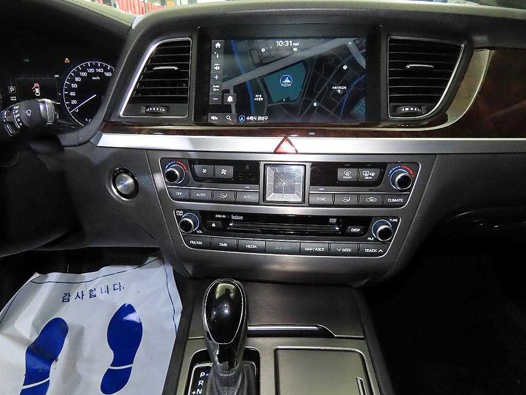 HYUNDAI Genesis - Vista 11