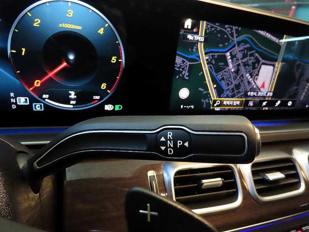 Mercedes Benz GLE Class - Vista 12