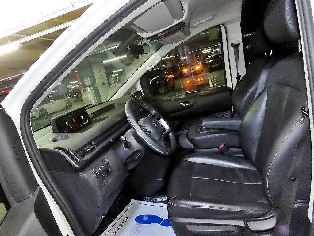 HYUNDAI Staria - Vista 6