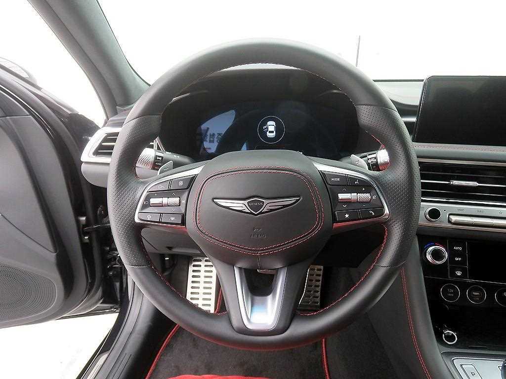 Genesis G70 - Vista 9