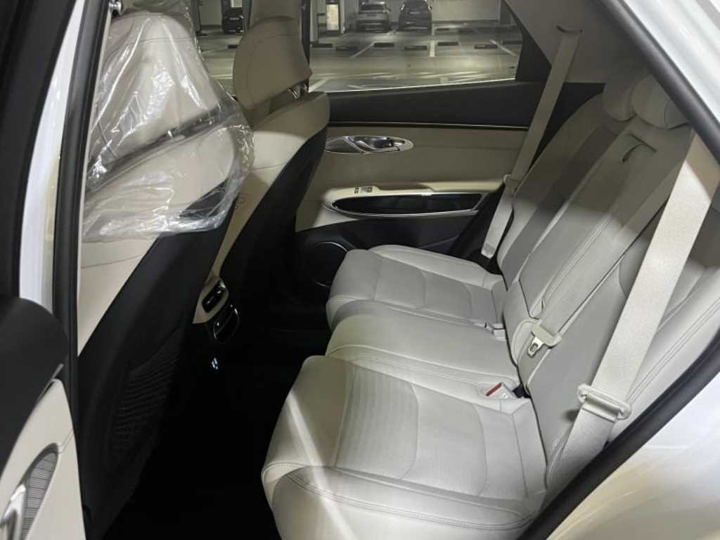 Genesis GV70 - Vista 9