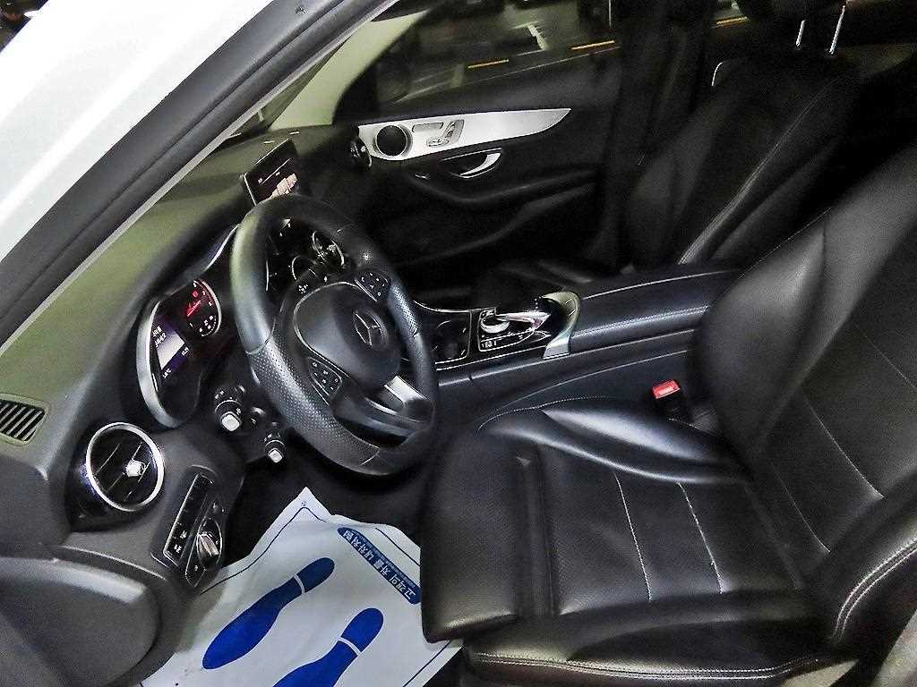 Mercedes Benz C Class - Vista 12