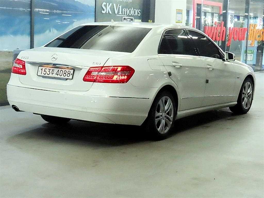 Mercedes Benz E class - Vista 4
